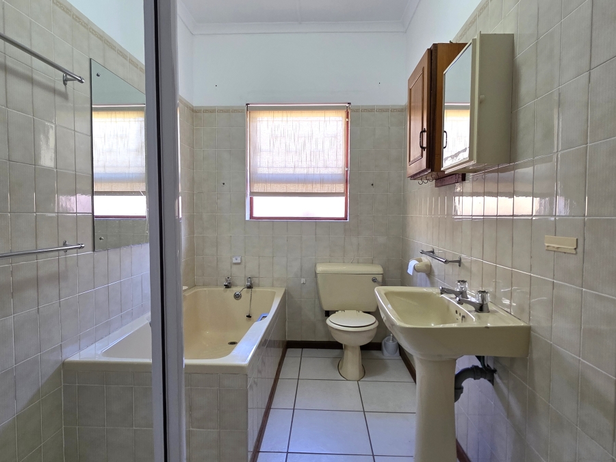 4 Bedroom Property for Sale in Wavecrest Eastern Cape